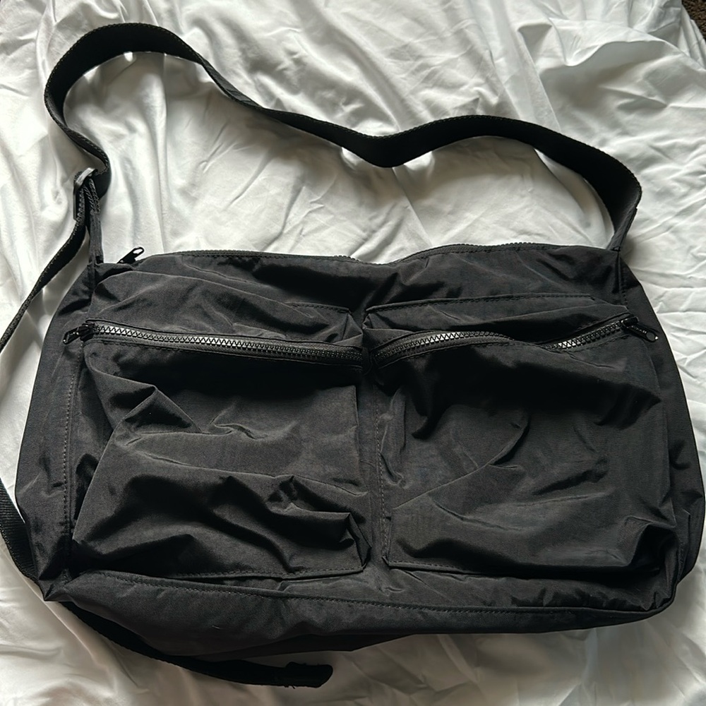 BAGGU Large Crossbody Cargo